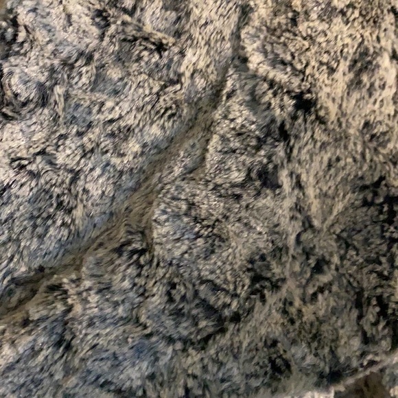 CAbi faux fur jacket - Picture 2 of 4